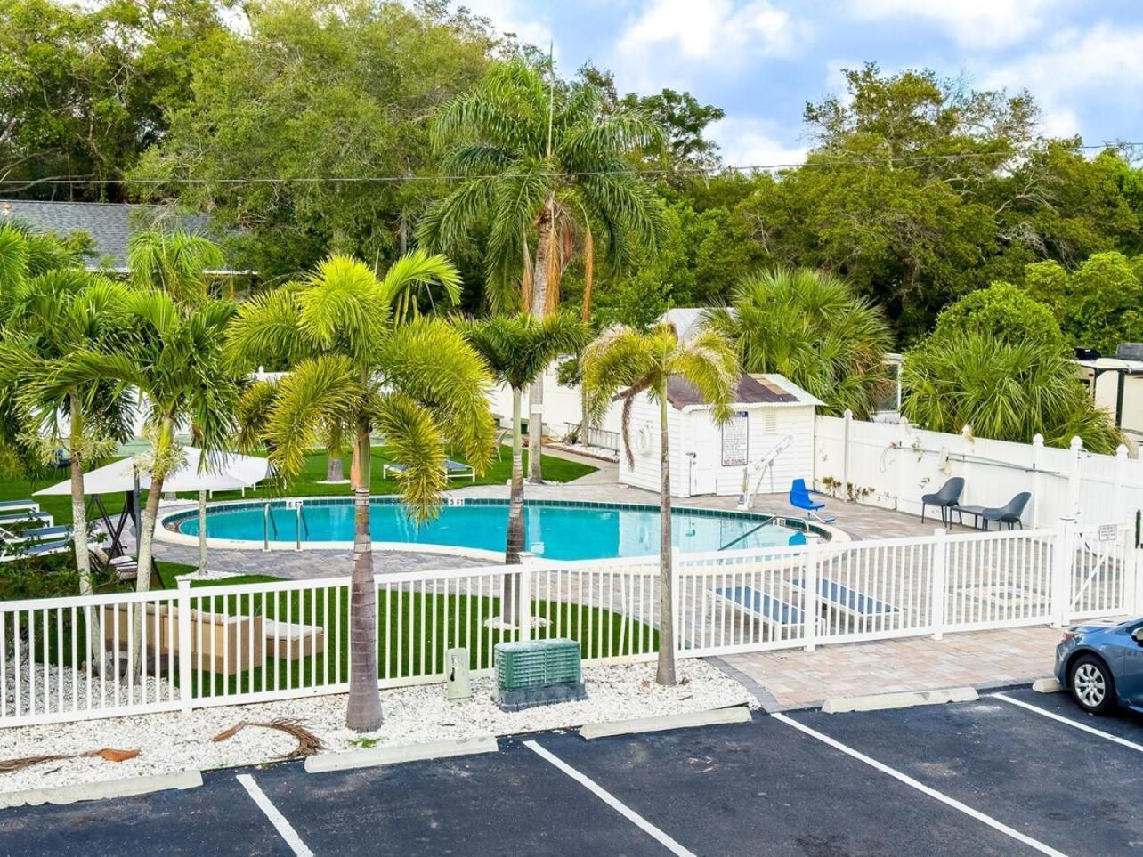 Villa 2B1B Stylish Little House W Shared Pool 511 à Clearwater Extérieur photo
