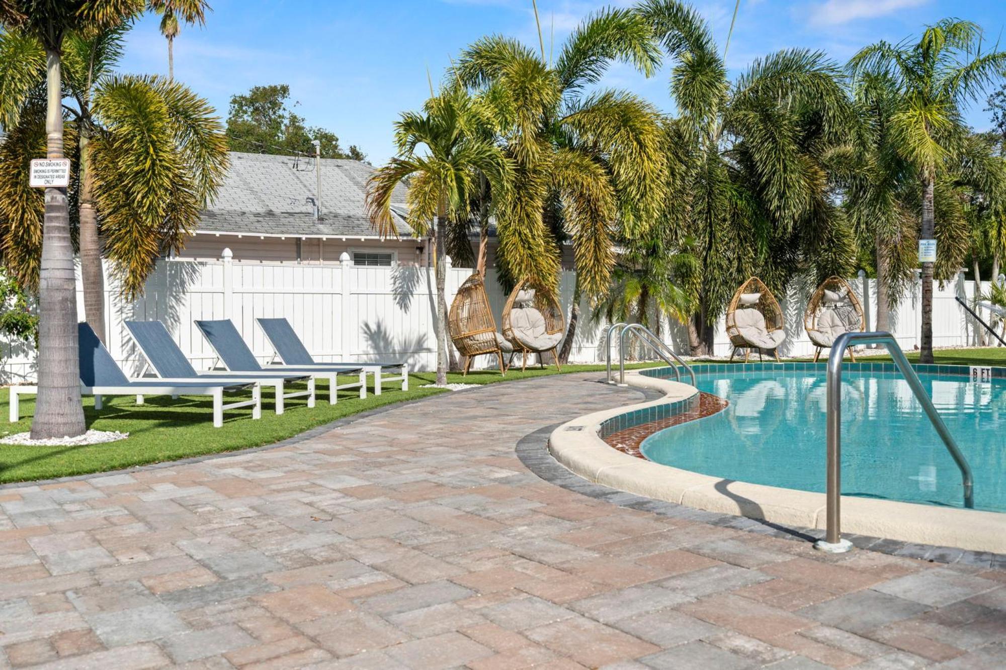 Villa 2B1B Stylish Little House W Shared Pool 511 à Clearwater Extérieur photo