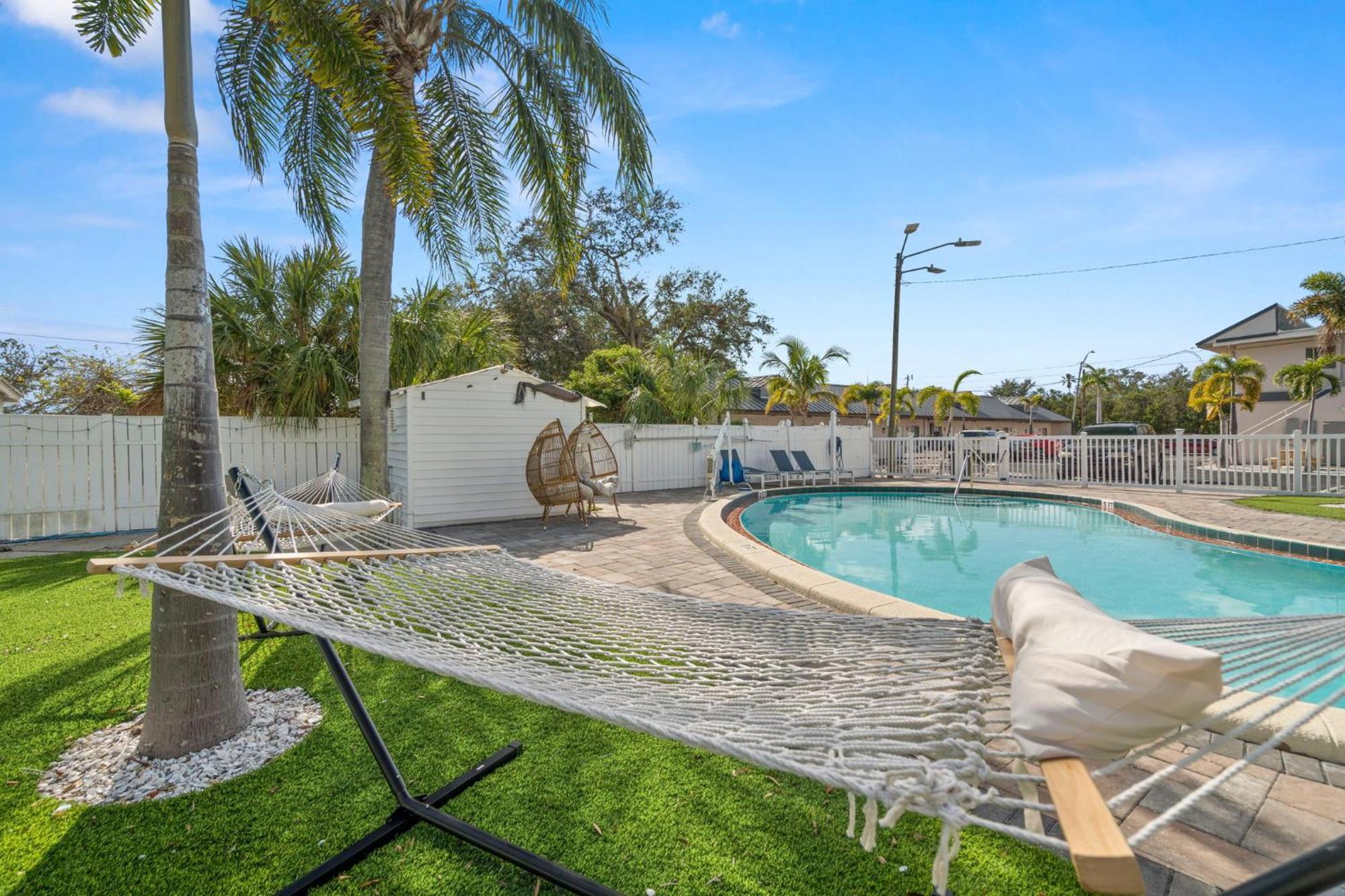 Villa 2B1B Stylish Little House W Shared Pool 511 à Clearwater Extérieur photo